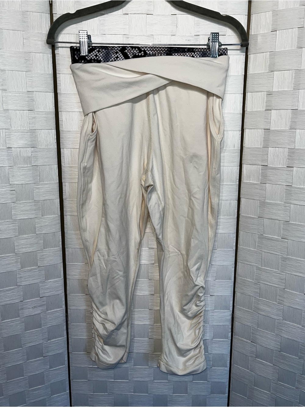 Lululemon Sunset Salutation Loose Fit Crop Yoga Pants Size 4 Creme White - Picture 5 of 9
